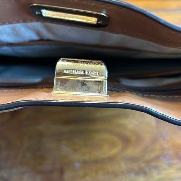 Michael Kors North/South messenger crossbody bag. - Picture 13 of 13